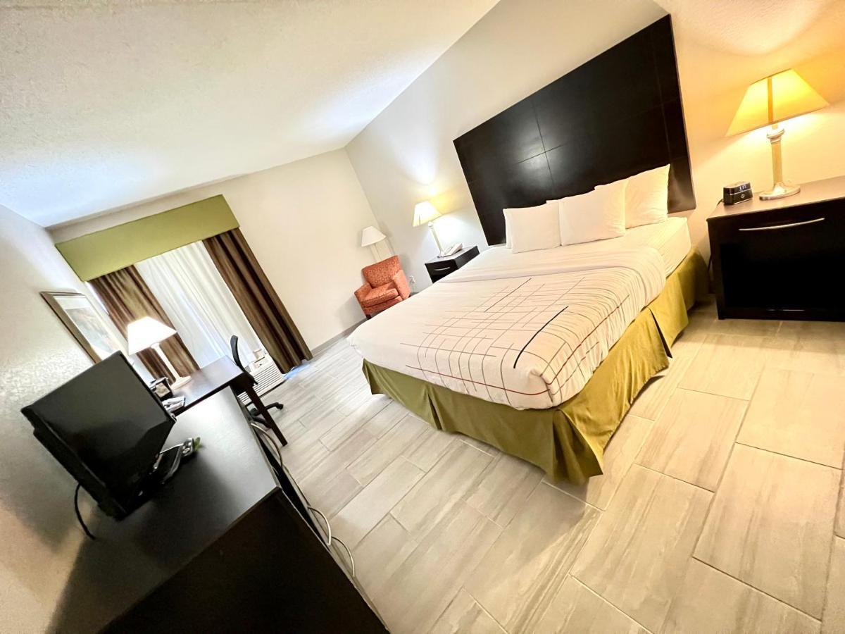 Hotel La Quinta By Wyndham Salina Zewnętrze zdjęcie