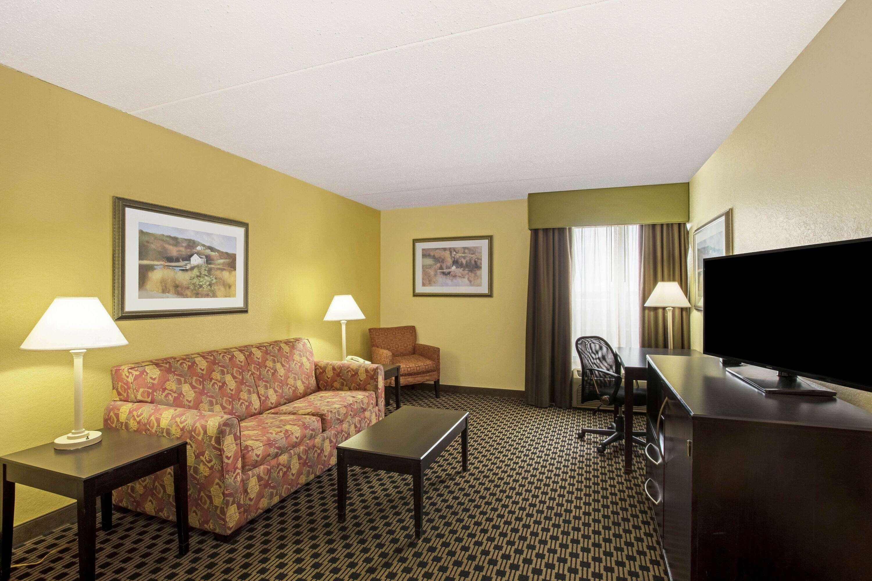 Hotel La Quinta By Wyndham Salina Zewnętrze zdjęcie